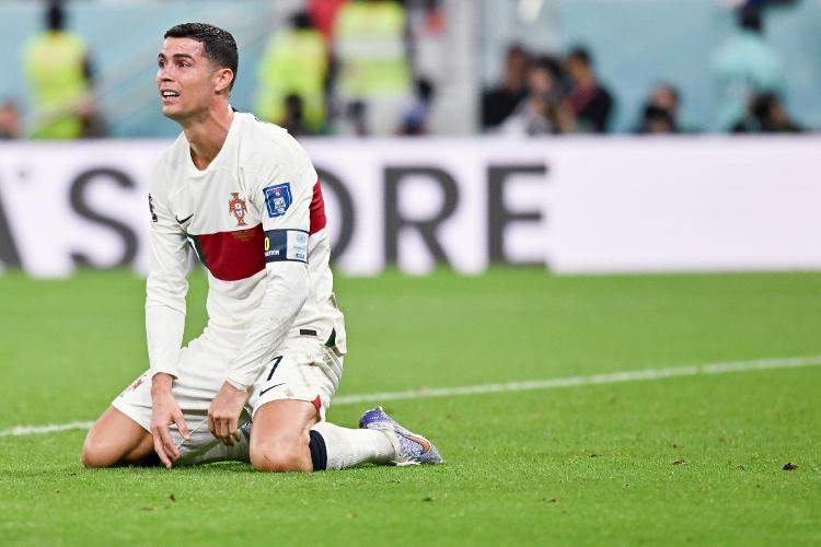留给全世界一个落寞的背影……37岁的C罗就此告别了卡塔尔世界杯